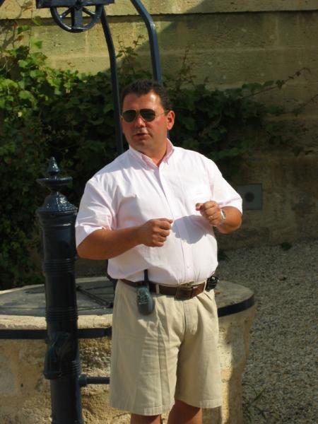 Higgins, Le maître de cérémonie